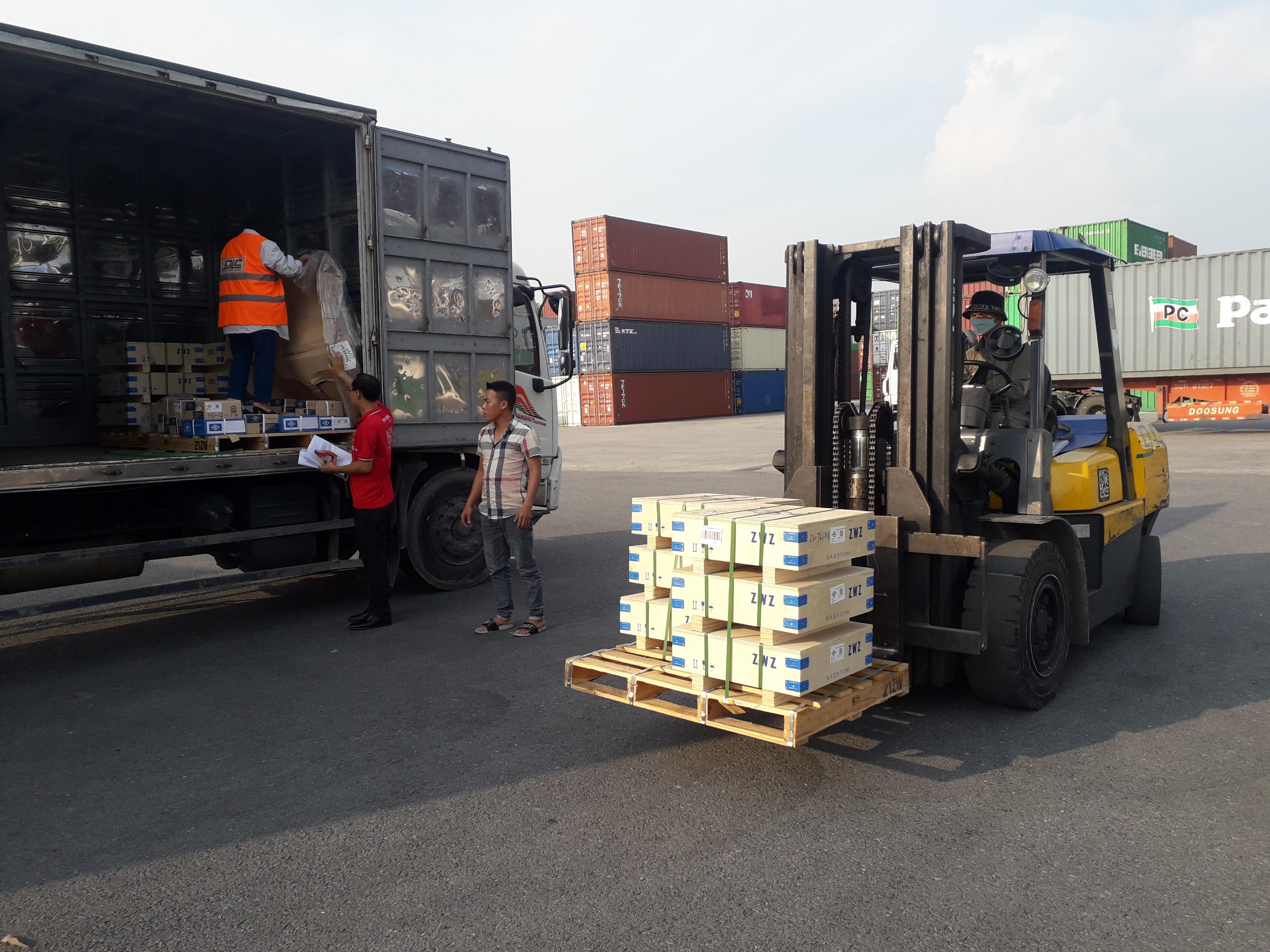 kinh-doanh-khi-thi-truong-kho-khan-la-thach-thuc-hay-co-hoi-