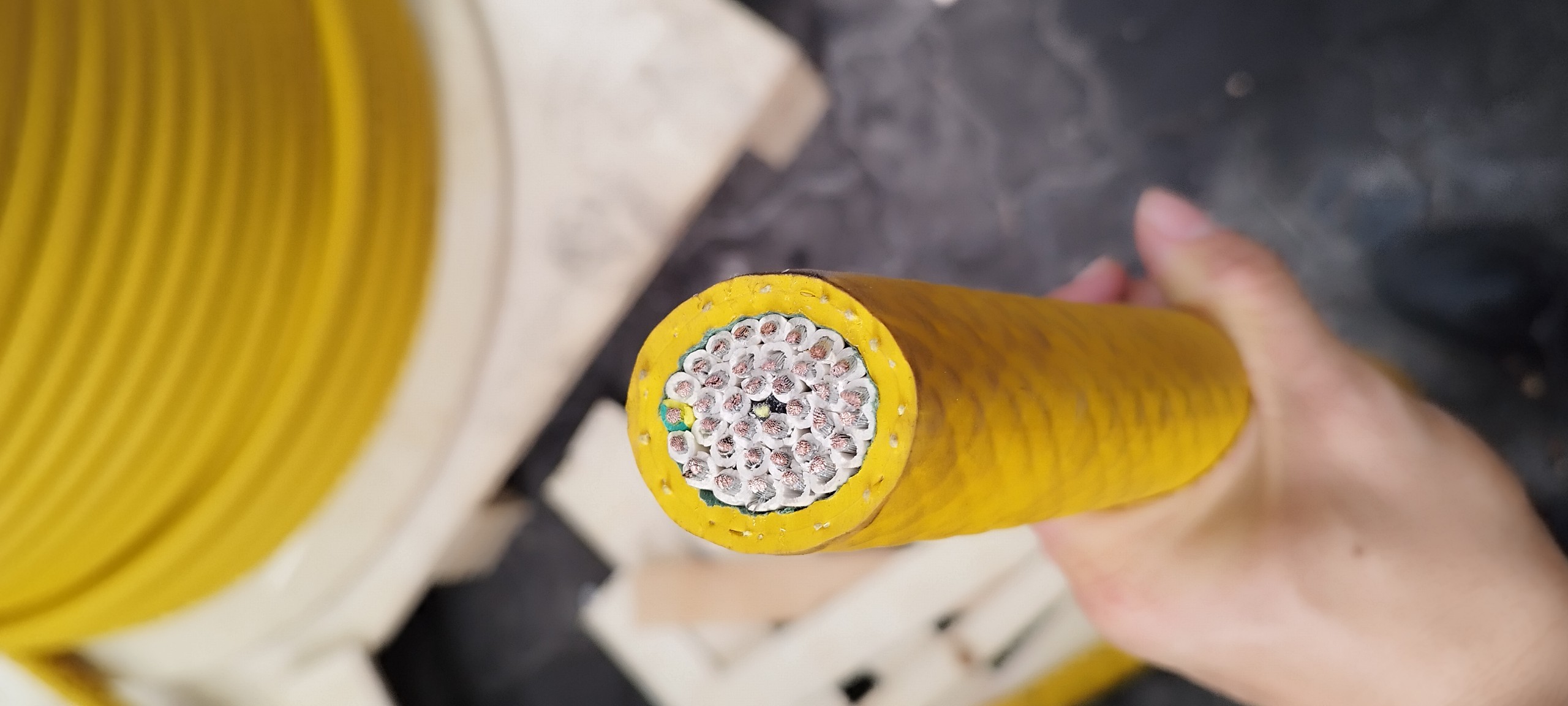 khang-ninh-cung-cap-cap-dien-