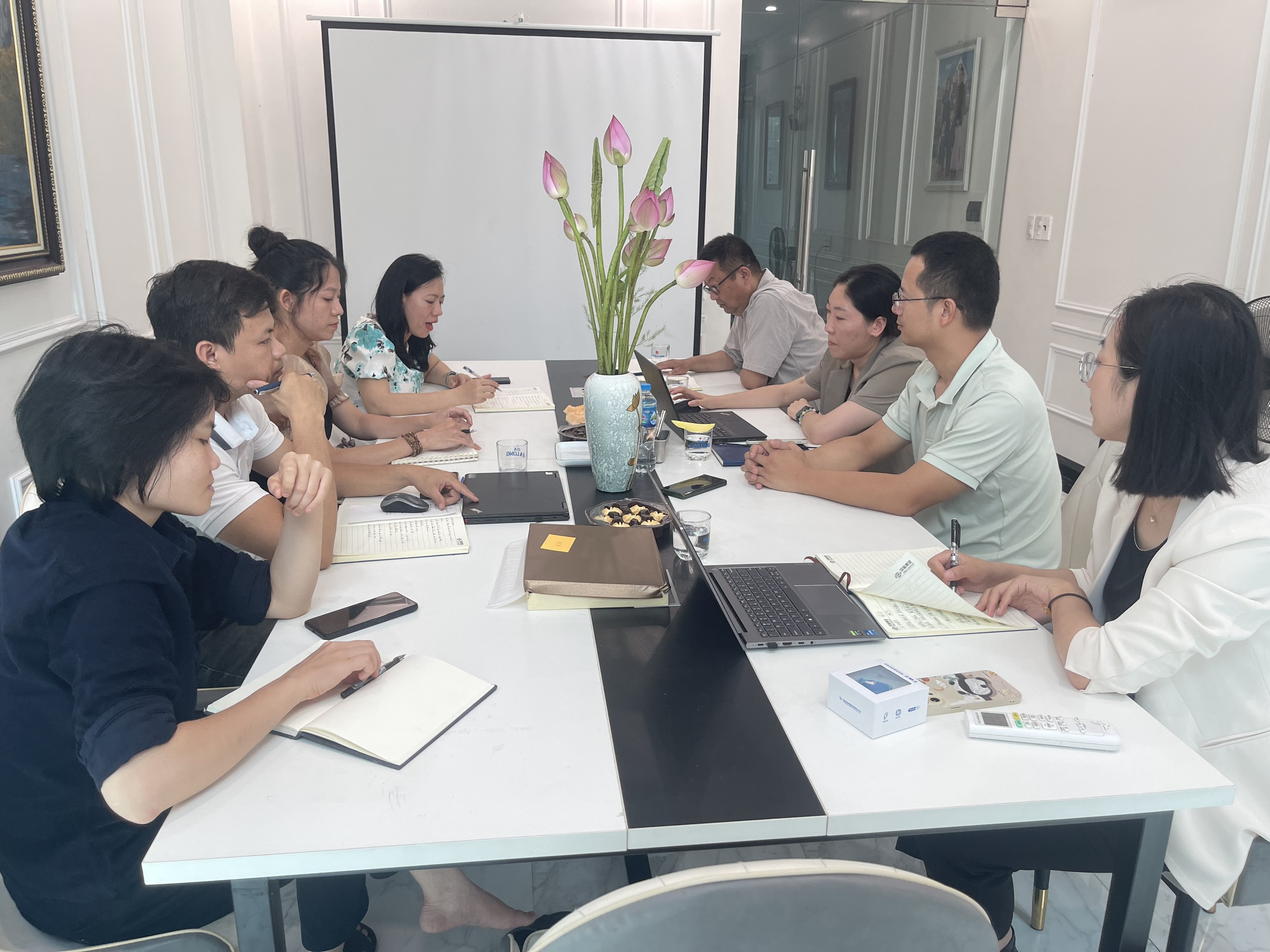 chao-mung-doan-can-bo-tap-doan-zwz-den-tham-va-lam-viec-tai-khang-ninh